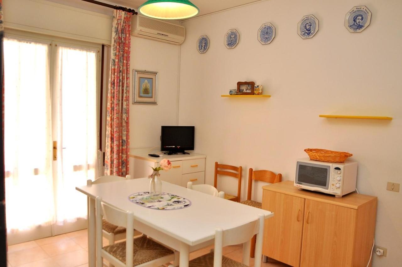 Nice Two-Bedroom Apartment 150M From The Beach Бибионе Екстериор снимка