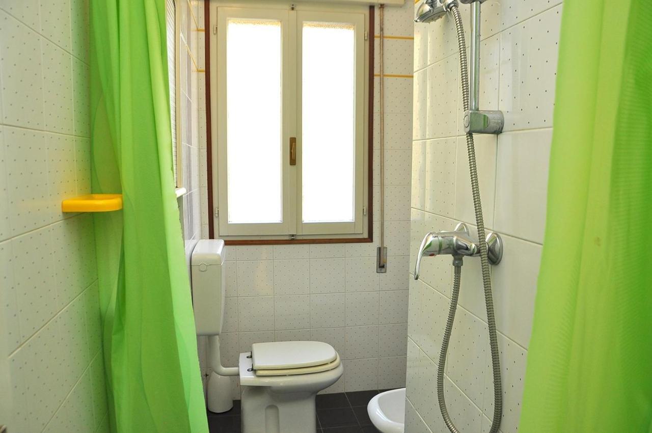 Nice Two-Bedroom Apartment 150M From The Beach Бибионе Екстериор снимка