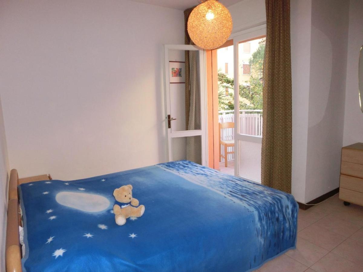 Nice Two-Bedroom Apartment 150M From The Beach Бибионе Екстериор снимка