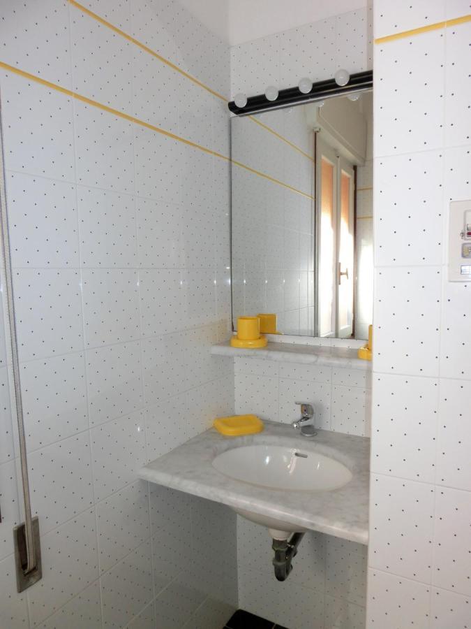 Nice Two-Bedroom Apartment 150M From The Beach Бибионе Екстериор снимка
