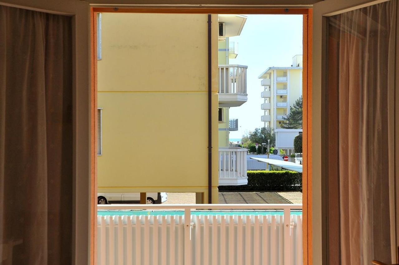Nice Two-Bedroom Apartment 150M From The Beach Бибионе Екстериор снимка