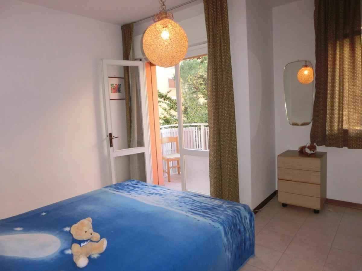 Nice Two-Bedroom Apartment 150M From The Beach Бибионе Екстериор снимка