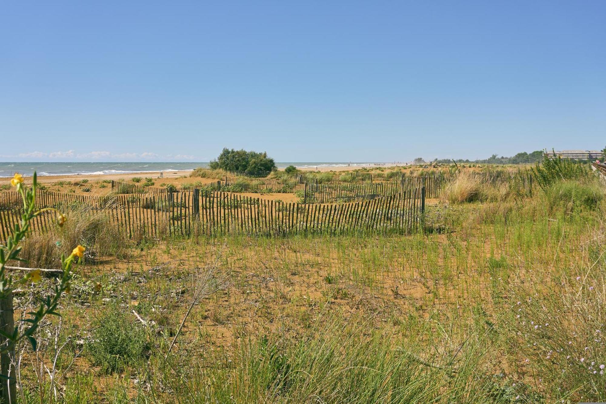 Nice Two-Bedroom Apartment 150M From The Beach Бибионе Екстериор снимка